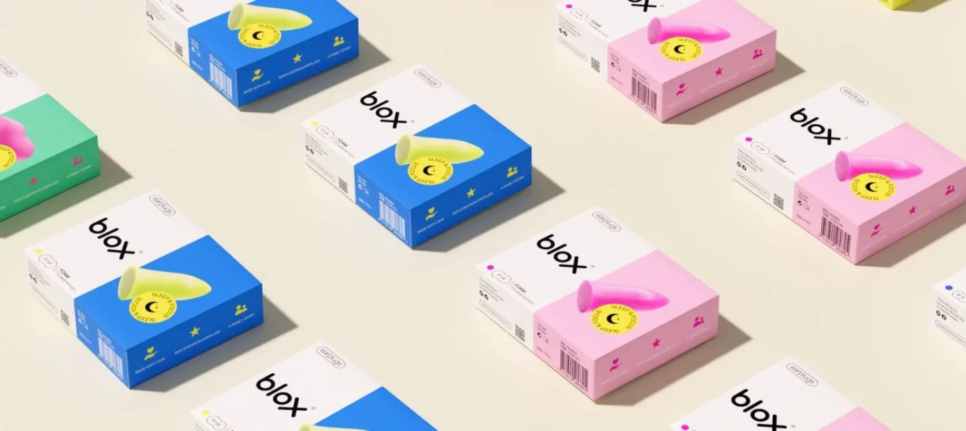 Packaging coloré réalisé par notre équipe experte en graphisme et impression pour une marque de bouchons d'oreilles Blox